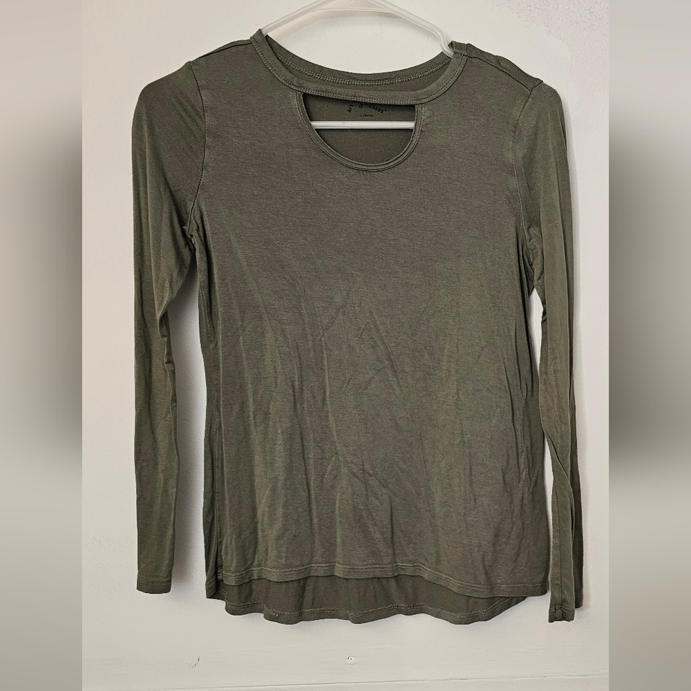 Art class loose Tee with cutout neck size 10/12